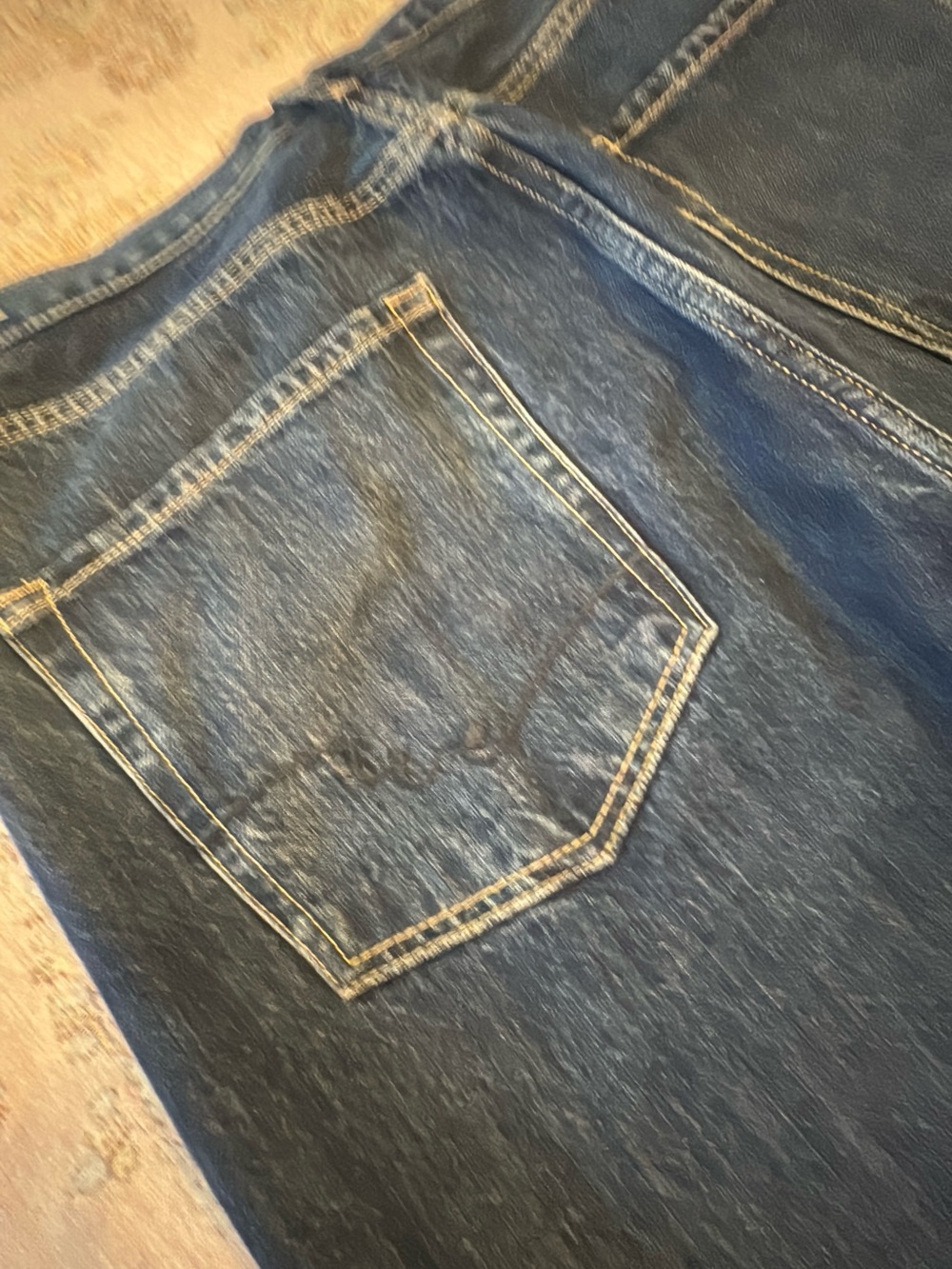 Wide-Leg High-Rise Women's Jeans in Dark Blue - Picture 10 of 11